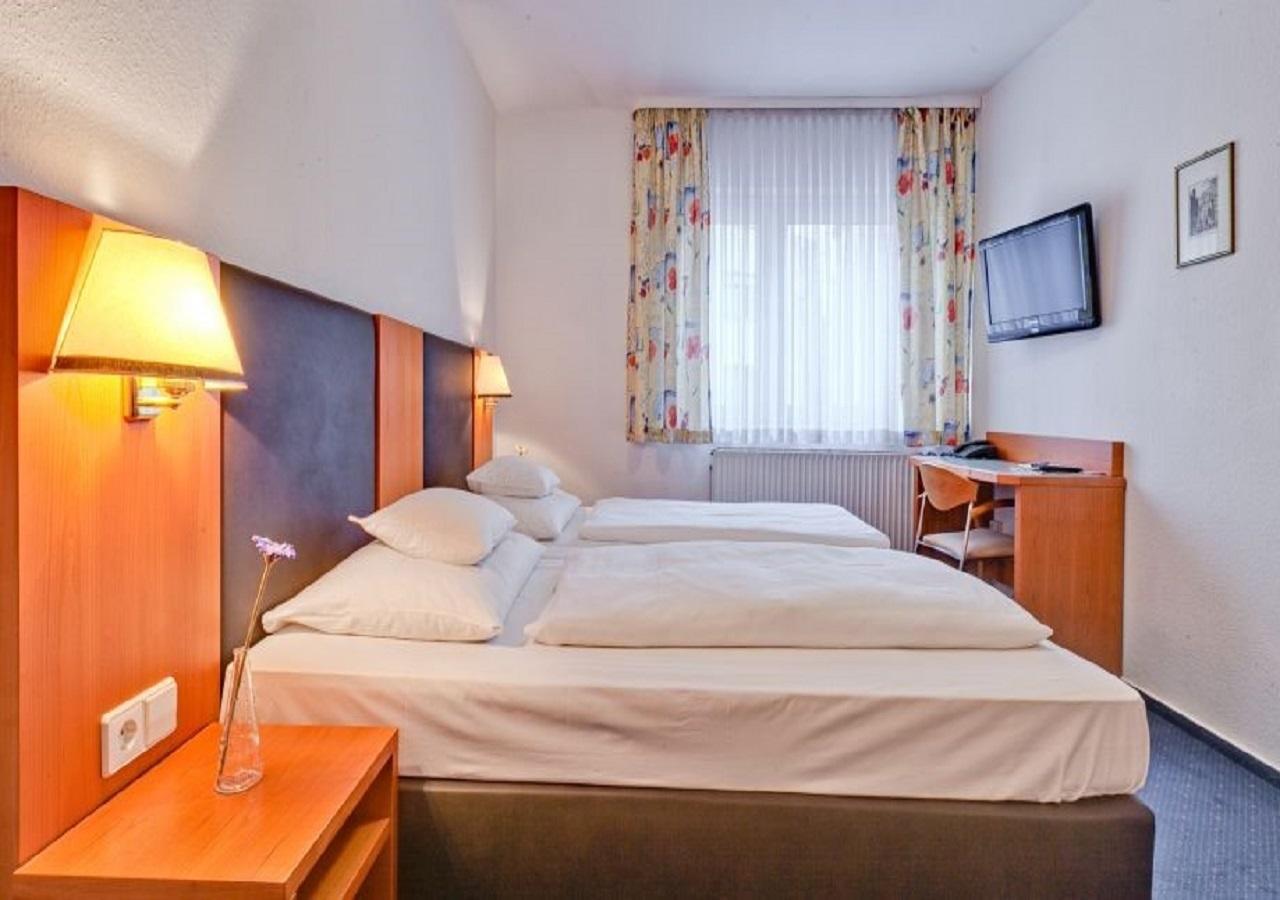 Hotel Am Friedensplatz สตุตการ์ต ภายนอก รูปภาพ